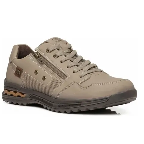 Tênis casual masculino Pegada cor bege com detalhes conhaque, vista frontal lateral direita, fundo branco